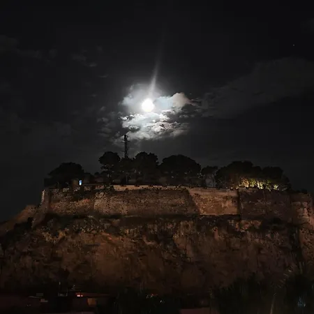 Appartamento ático Con Vistas Al Mar, Castillo Y Montaña, Mínima De 10 Noches *